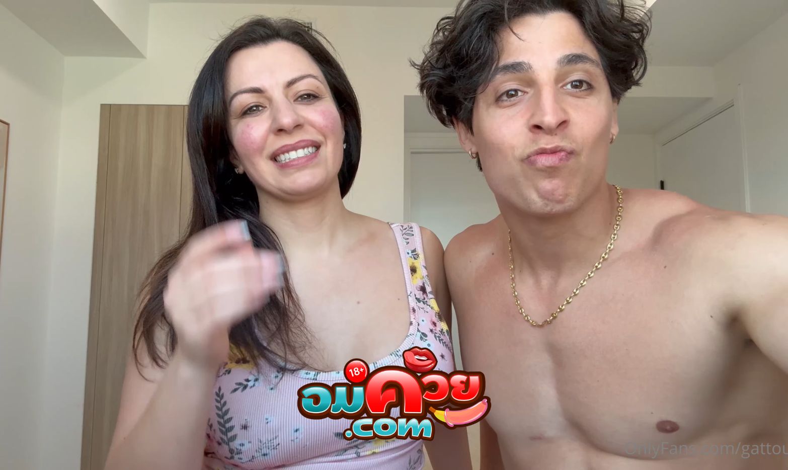 คลิปหลุด โอลี่แฟน Gattouz0 มาเย็ดกับสาวใหญ่ Alina Angel ที่แต่งงานแล้ว แต่ให้ความสุขเธอด้วยเซ็กส์ จับเลียหีให้เสียวน้ำแฉะ เสียบด้วยควยตอกรัวๆ